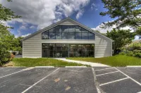 Cushy and Lazy Studio Condo for 2 with Views, Pools & Wifi