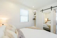 Open Concept Living and Balcony Lounge Chairs - Cozy Unique Retreat Hotels in McLennan County