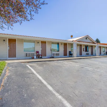 Cozy Garden Inn by OYO Hwy 40 Richmond
