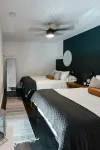 Spacious Deck and Unique Designer Touches - Charming Barn Retreat Hotels in Knox County