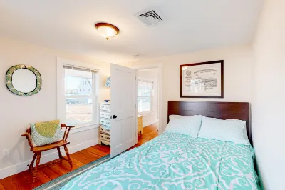 Inviting cottage with golf nearby, central AC, & full kitchen