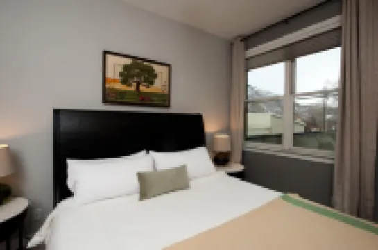 Central Location with Arcade Game and BBQ Grill - Elegant Retreat