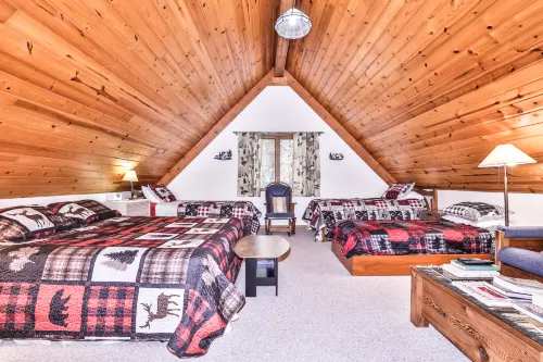 Scenic Views and Adventure Trails - Charming Lakeside Retreat