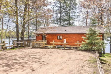 Fabulous Lake Views, Private Dock and Firepit - Stunning Private Cabin