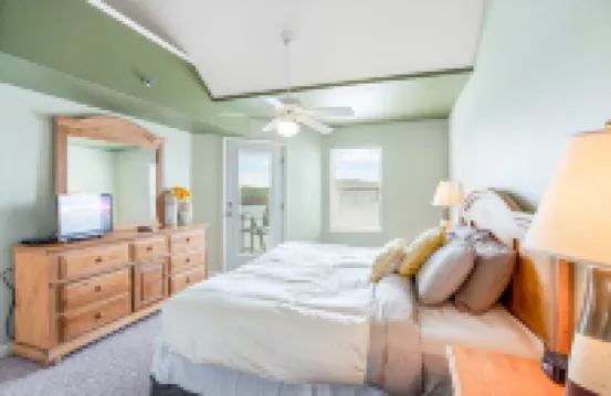 Scenic Deck and Gated Seasonal Pool - Amazing Lake Retreat