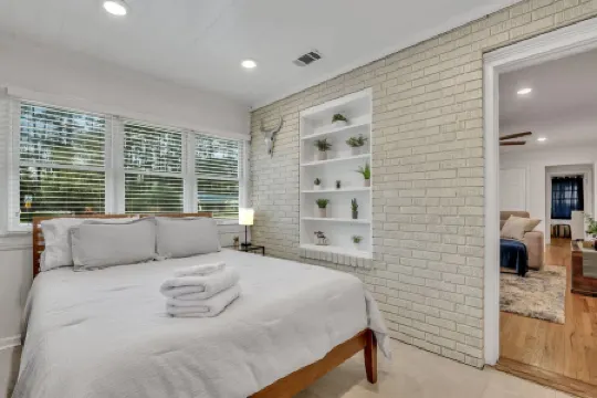 Restful Haven Near Savannah - King Bed