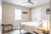 Aviation Enthusiast's Sky Retreat - WiFi Included