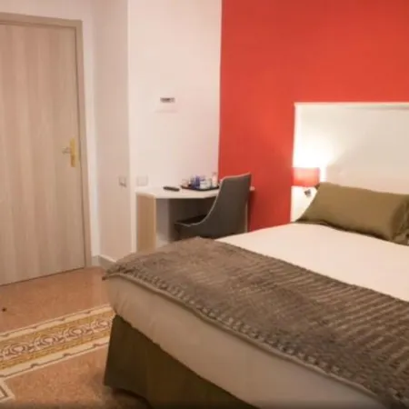 Napoli Milionaria B&B Отели рядом с достопримечательностью «Орто-Ботанико»