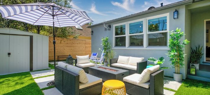 Stunning Venice Hideaway with Private Deck & Yard! Minutes to everything! Hotels in Venice