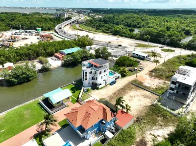 See Belize Sunrise Sea & Garden View 2-Bed Studio w Pool & Overwater Deck, 1Stfl  호텔