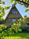 Renoviertes Nurdachhaus in Ostfriesischer Natur am Wasser für Familien