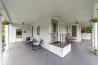 Private historic district apt with pool-suite B