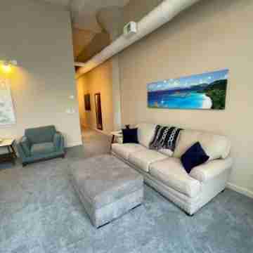 Downtown Condo with Pool View Others