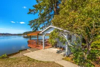 Captivating Water Views and Cozy Cabana - Charming Coastal Retreat Hotels in Mason County