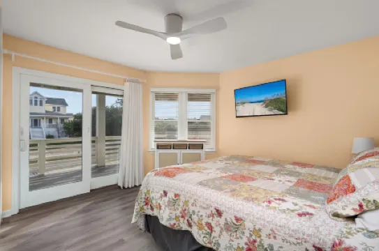 Luxury Coastal Retreat with Pool and Game Room - Stunning Escape