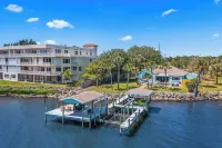 Waterfront • Game Room • Theater • Sleeps 14 • Luxurious Waterfront Retreat •