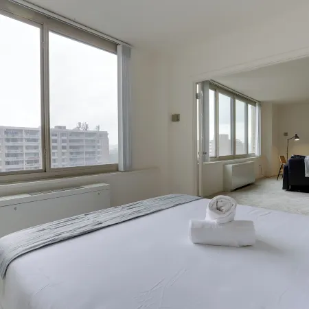 Upscale Apartments in Crystal City