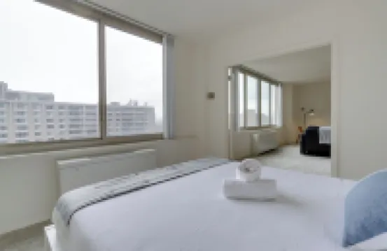 Upscale Apartments in Crystal City
