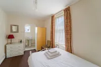 4 Bed Homely Retreat in Wolverhampton