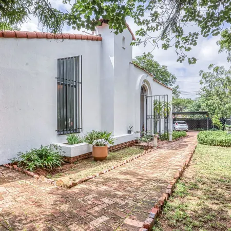 Chic Midtown Studio-1 Bed-Solar-Pool-Fibre-Samrand