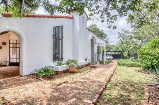 Chic Midtown Studio-1 Bed-Solar-Pool-Fibre-Samrand