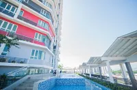 Cozy 121 Octagon 2 Bedrooms Condo Wide City View