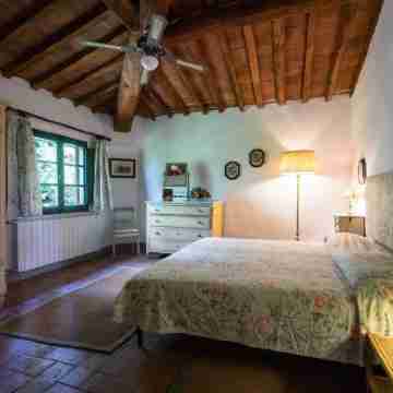Spacious Tuscan Farmhouse Rooms
