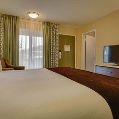 Deluxe King Room Vagabond Inn Bishop Promo Code