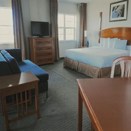 Host Inn an All Suites Hotel