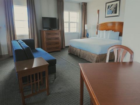 Host Inn an All Suites Hotel