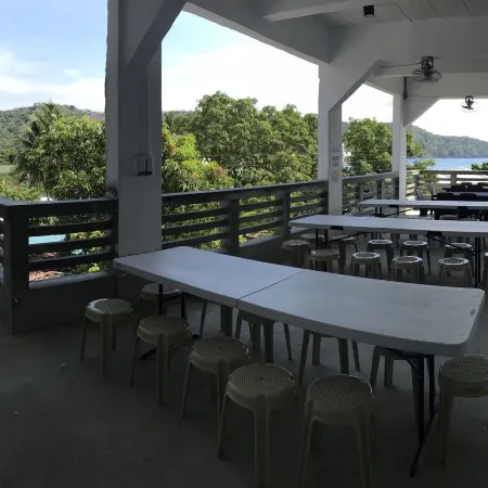 Seabreeze Beach Lodge