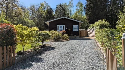Nice Chalet by the Woods in Saint-Léger - spa