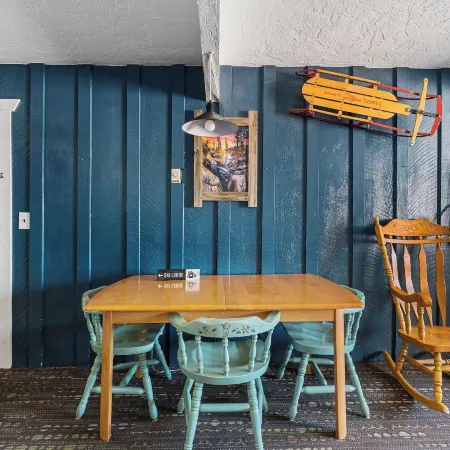 SoCal Vacations - Village Inn