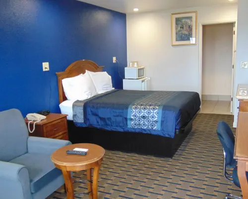 Corcoran Country Inn Hotels in Corcoran