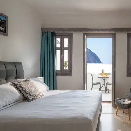 Smaragdi Hotel Отели рядом с достопримечательностью «Пляж Периволос»