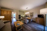 Ferienwohnungen Fischland Hotels in Wustrow