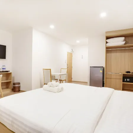 Takka Hotel - Bangna Отели рядом с достопримечательностью «Станция Удом Сук»