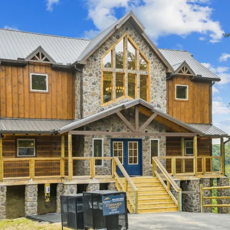 Stargazer Chalet 5 Bedroom Cabin by RedAwning
