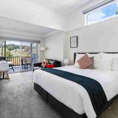 Balconies Lakeside Rooms