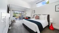 Balconies Lakeside Отели рядом с достопримечательностью «Конвент Дейлсфорд»