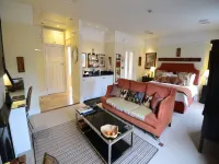Gilbey's Bar, Restaurant & Townhouse Hotels in Windsor
