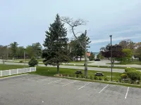 Super 8 by Wyndham Bridgeview of Mackinaw City - Motels