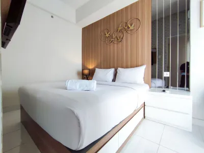 Fancy and Nice 1Br with Extra Room at Amartha View Apartment Hotell i Bringin