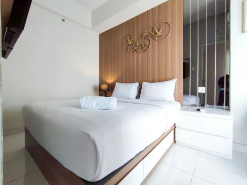 Fancy and Nice 1Br with Extra Room at Amartha View Apartment Hotels in Ngaliyan