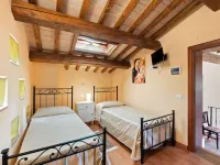 Beautiful Villa in Belforte All Isauro with Swimming Pool