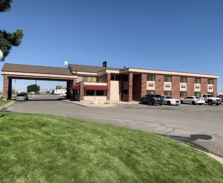 Days Inn by Wyndham Lake Point Отели в г. Lake Point