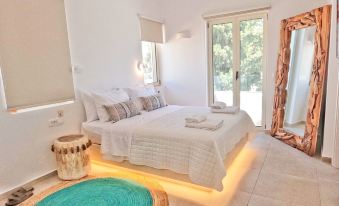 Thealos Santorini ( Close to Square)