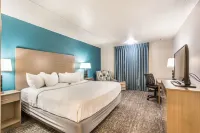 EverSpring Inn & Suites Marshall Hotels near Walnut Grove Mercantile