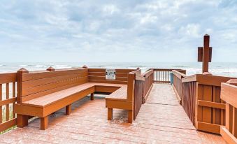 Steps to the Beach: Oceanfront Condo w/ Lanai!