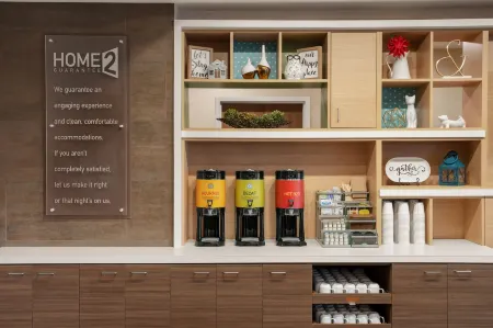 Home2 Suites by Hilton New Brunswick Отели рядом с достопримечательностью «Rutgers State University Counseling Center»